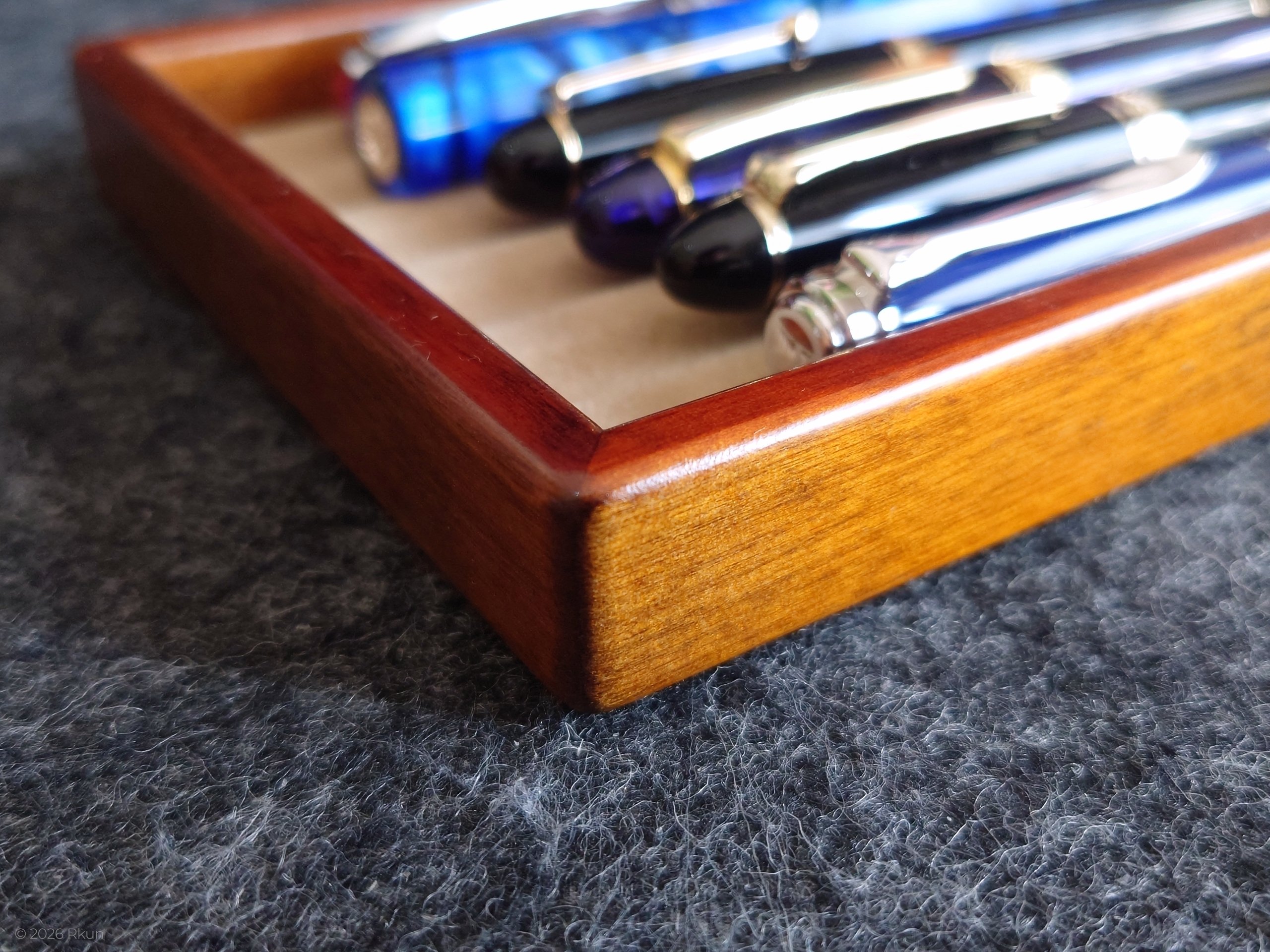 万年筆が映える】豊岡クラフトのペントレイS｜Rkun