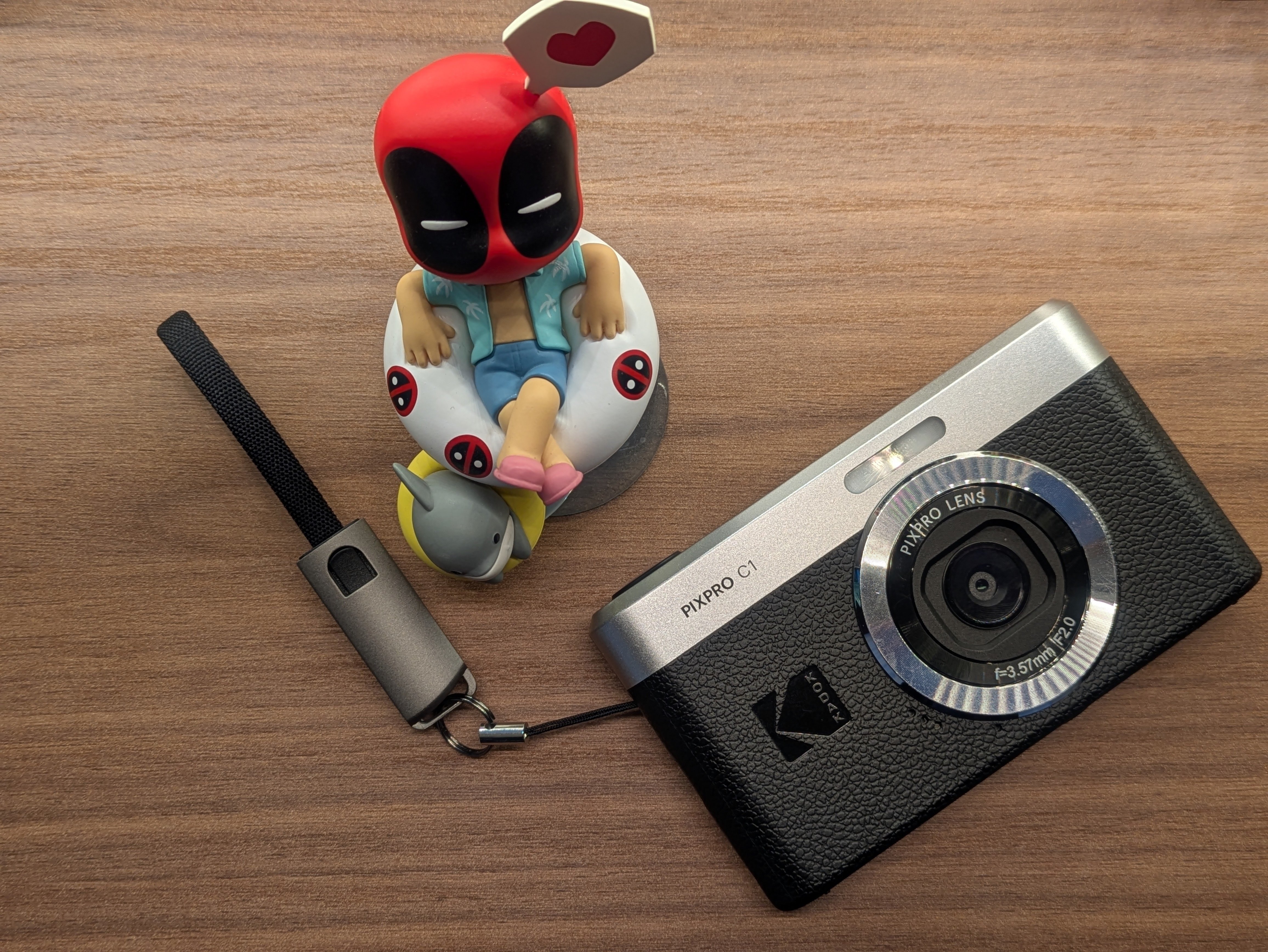 1万円台のKodak PIXPRO C1でコンデジ欲を満たす。Type-Cケーブルを