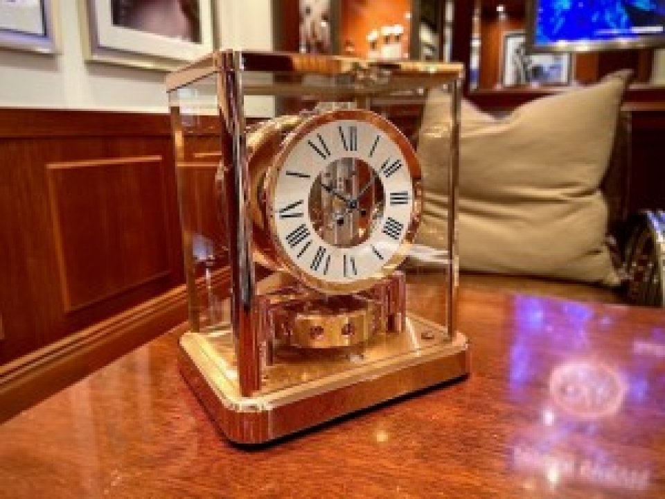 半永久的に時を刻み続ける置き時計『アトモス』 | SHOP NEWS