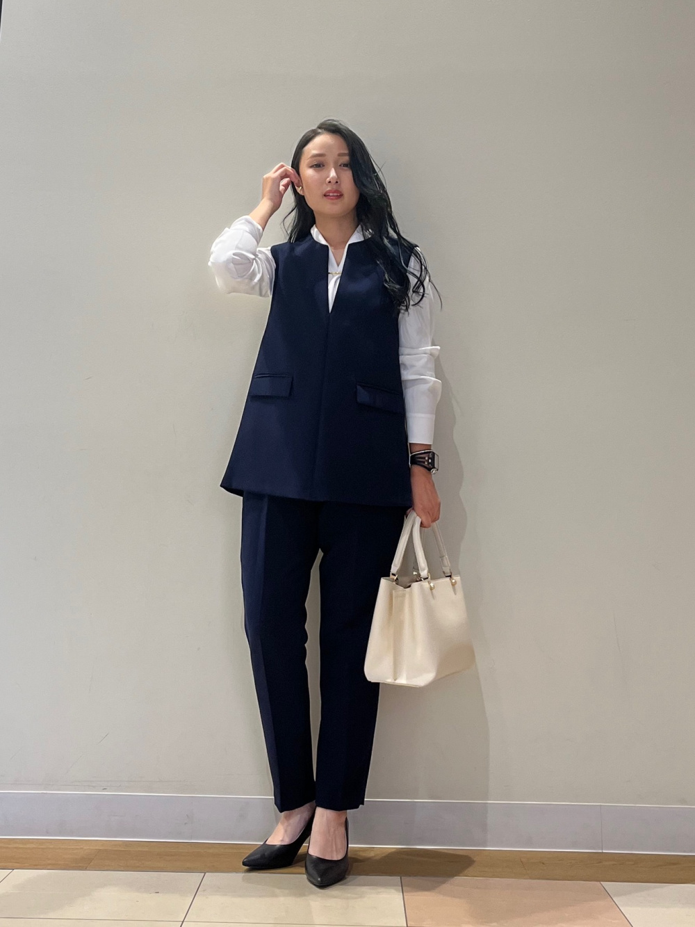 Vネックベストパンツセットアップ、フェイクレザー2WAYハンドバッグ