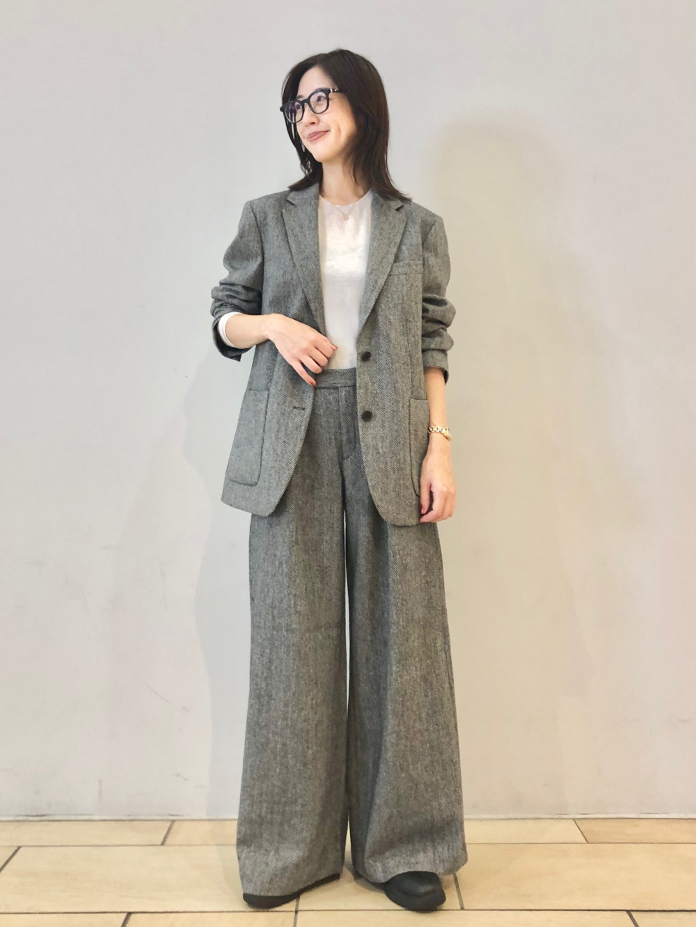 ツイードオーバーサイズジャケット、ツイードスコート」の着用