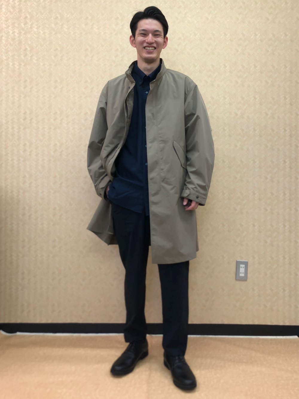 ウィンドプルーフ2WAYコート、オックスフォードシャツ」の着用