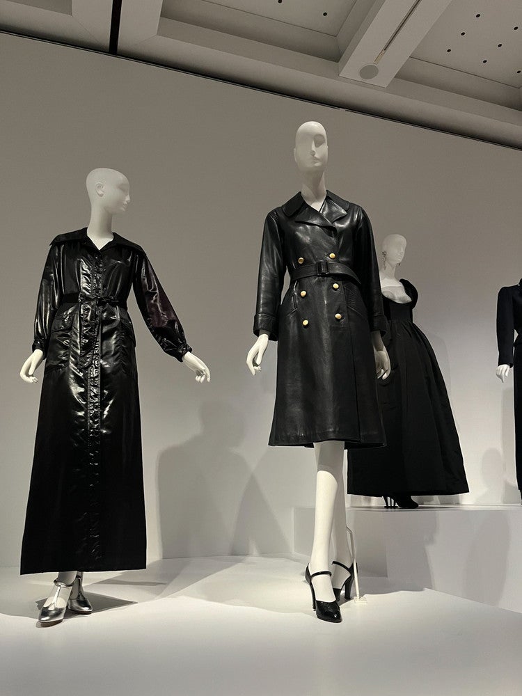 開幕】「イヴ・サンローラン展 時を超えるスタイル」国立新美術館で12