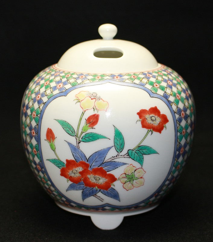 22791 人間国宝 14代酒井田柿右衛門 (濁手三方割花文香炉)SAKAIDA