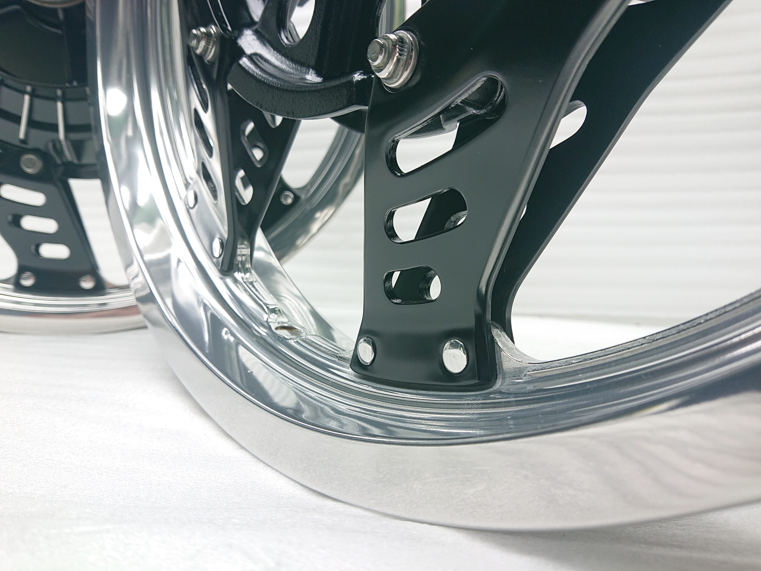 ホンダ CBX400F コムスターホイール バレル研磨 焼付塗装施工 - AWANO