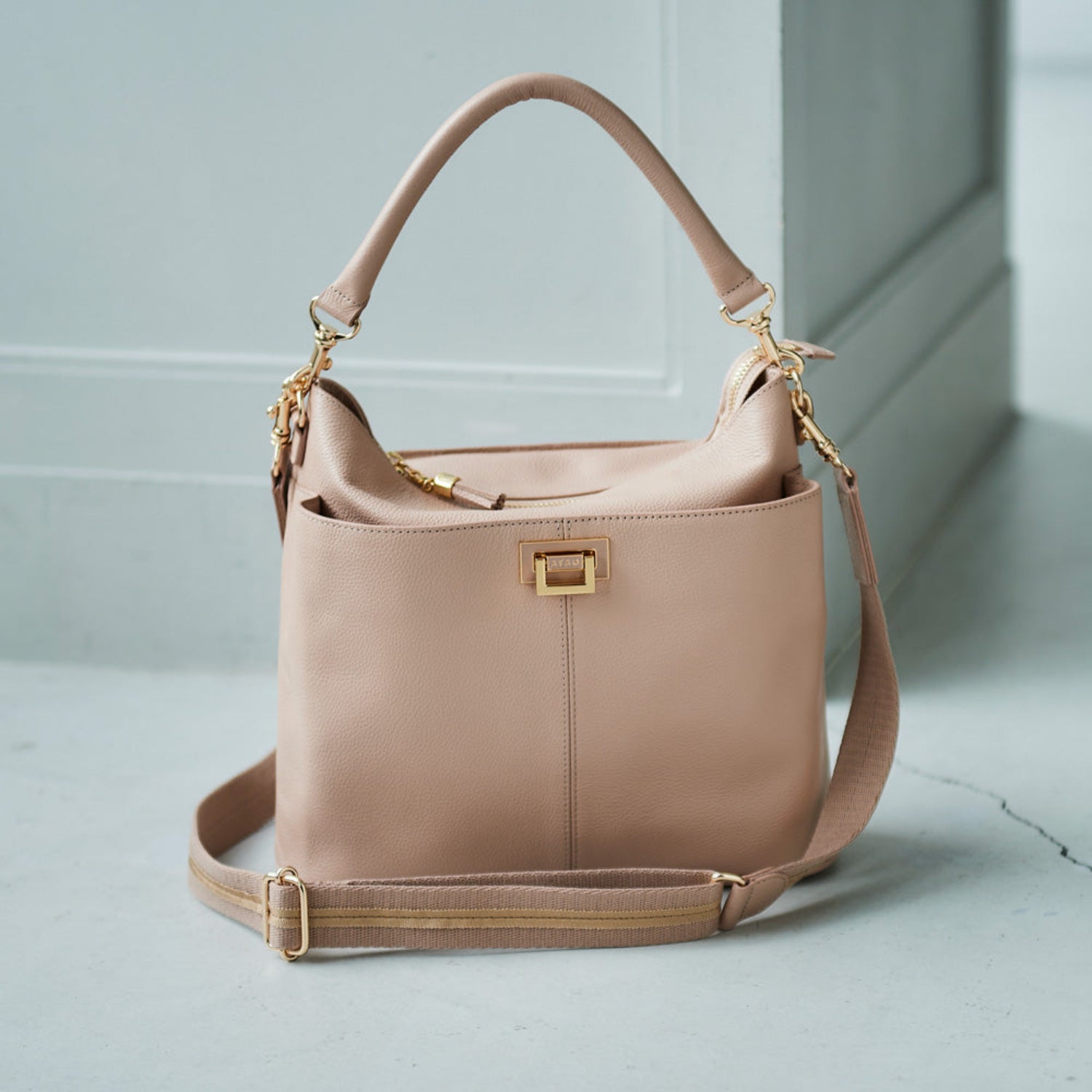 ATAOで人気No;1の2wayバッグ｜水にも汚れにも強い撥水レザー｜WEEKEND