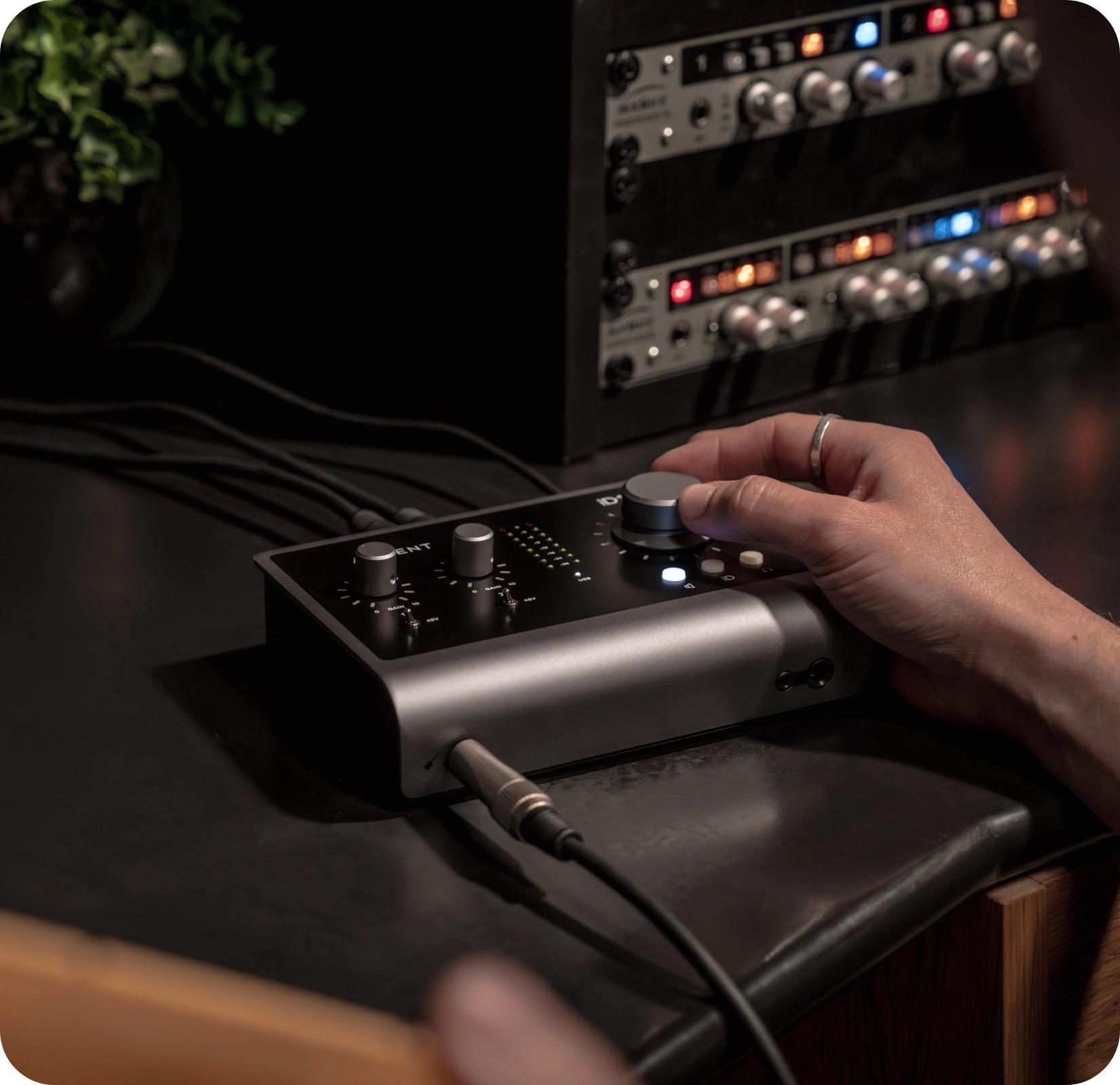 iD14 - 10in / 6out Audio Interface - Your recordings made better