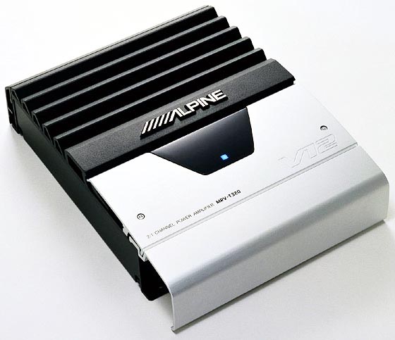 アルパイン、フルデジタル回路搭載のパワーアンプなど