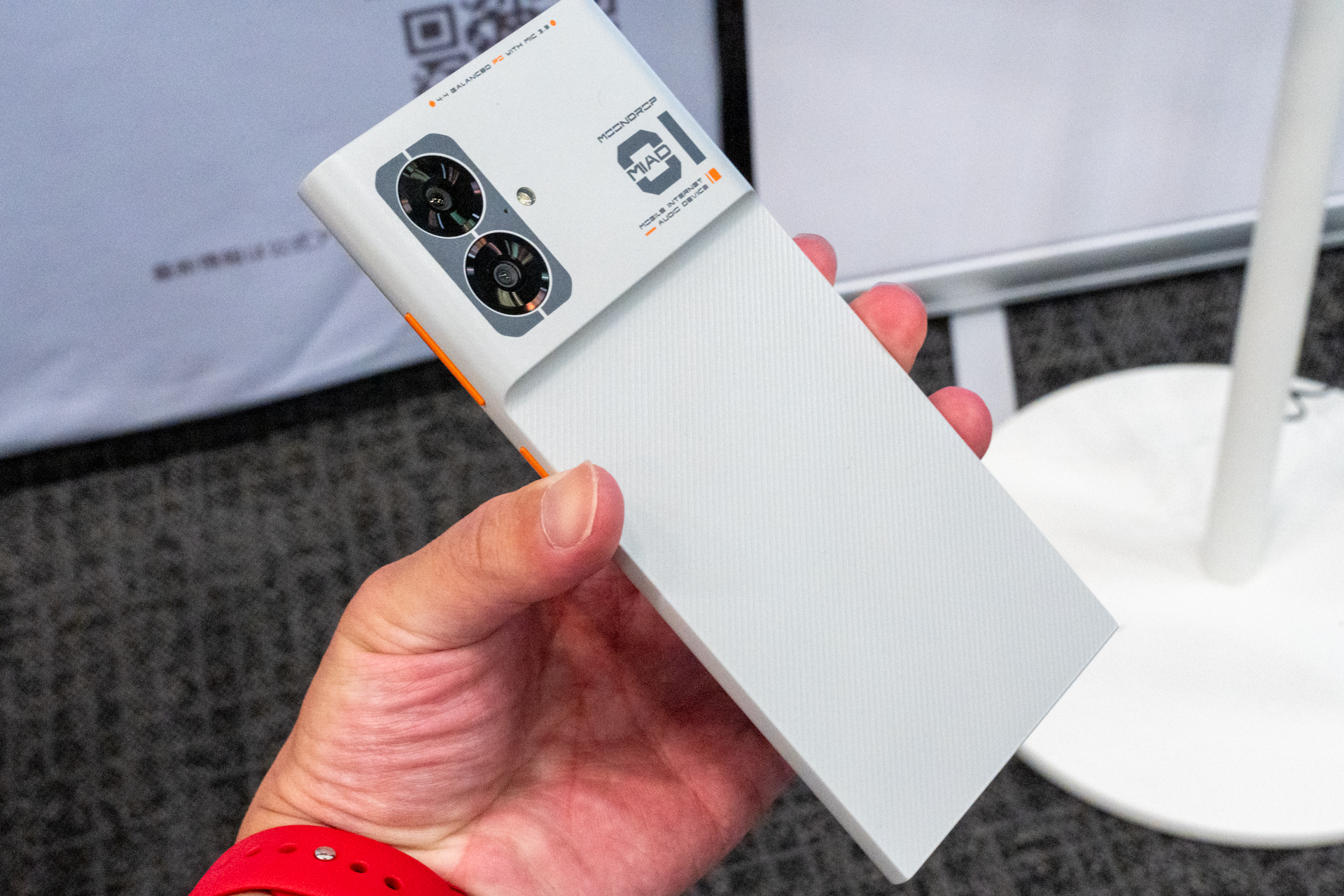 水月雨の4.4mmバランス搭載スマホ「MIAD 01」、TANCHJIMオリキャラ