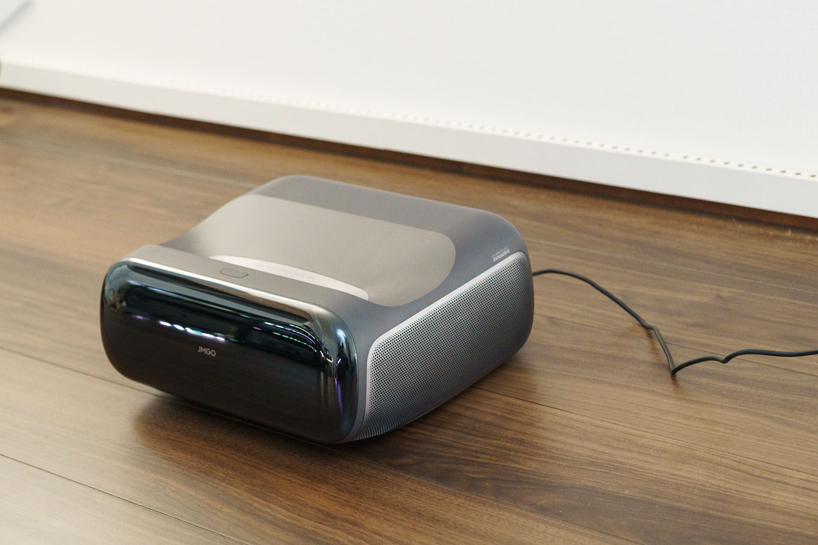 TVじゃなくて、これでいいじゃん」JMGO最強の超短焦点プロジェクタ