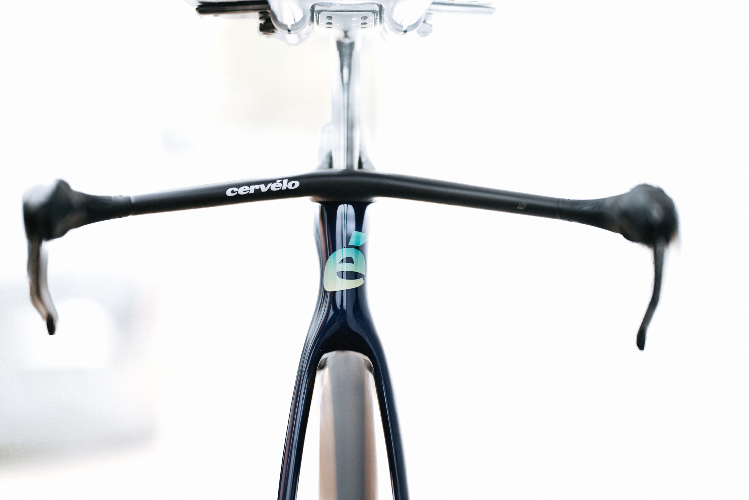 P5 R8170 Ultegra Di2 完成車（2025） 2色展開 – Cervélo