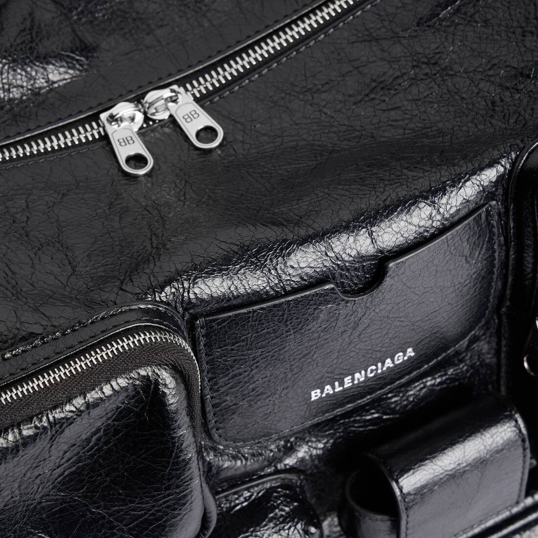 Superbusy ラージ スリングバッグ で ブラック | Balenciaga JP