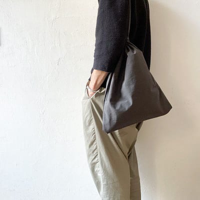 アイデアは給食袋。ERA.(イーラ)のCOOKING COAT BAG | 【kottony