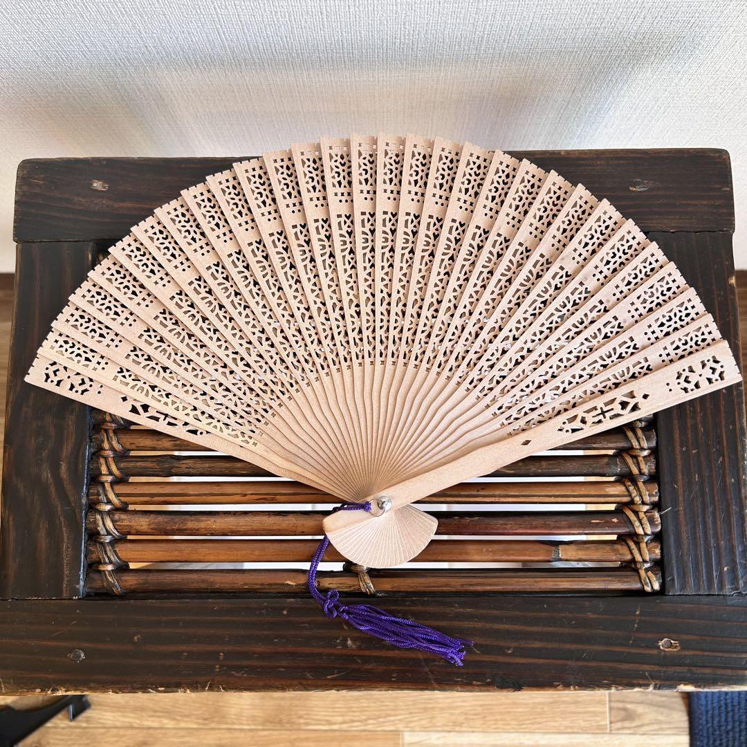 レトロ】＊繊細な透かし彫りの木製扇子＊ | Pay ID