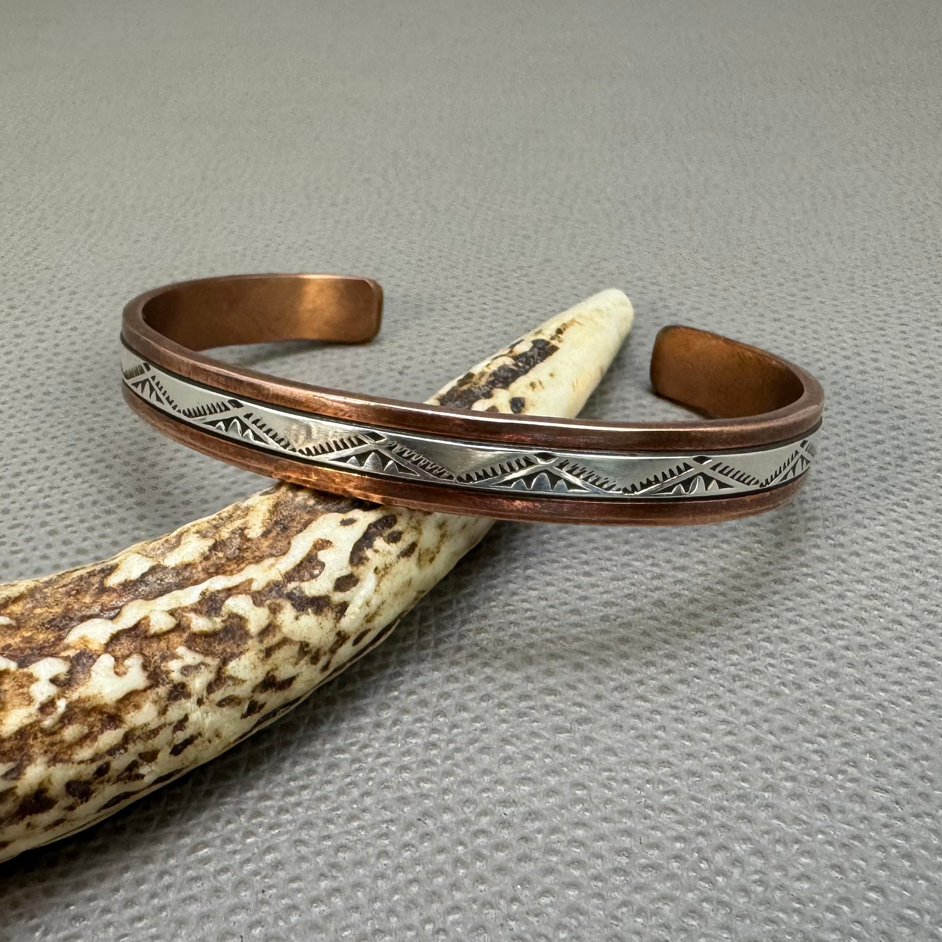 NAVAJO（ナバホ）族 Delbert Gordon作 morenciターコイズバングル