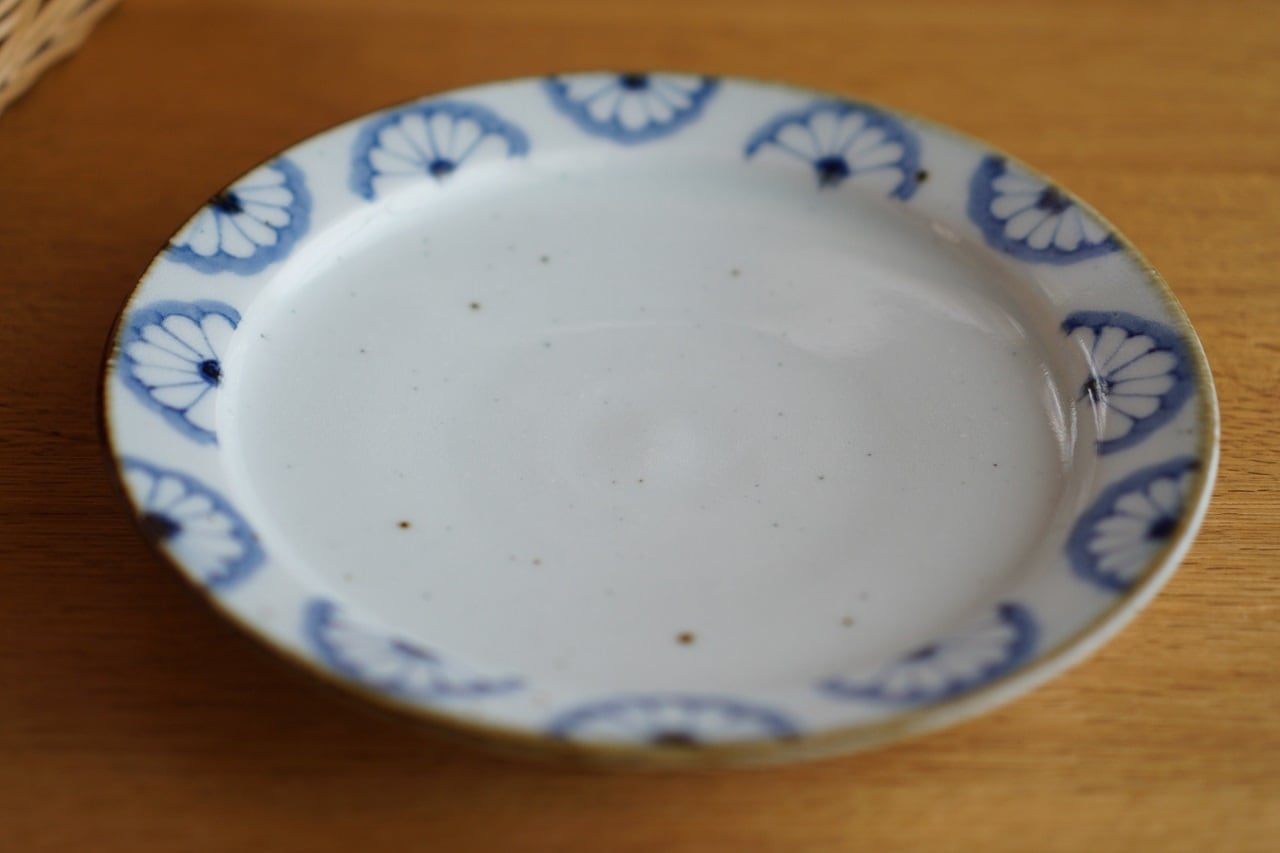 砥部焼/7寸リム皿/菊文/皐月窯 | 砥部焼ギャラリー紫音