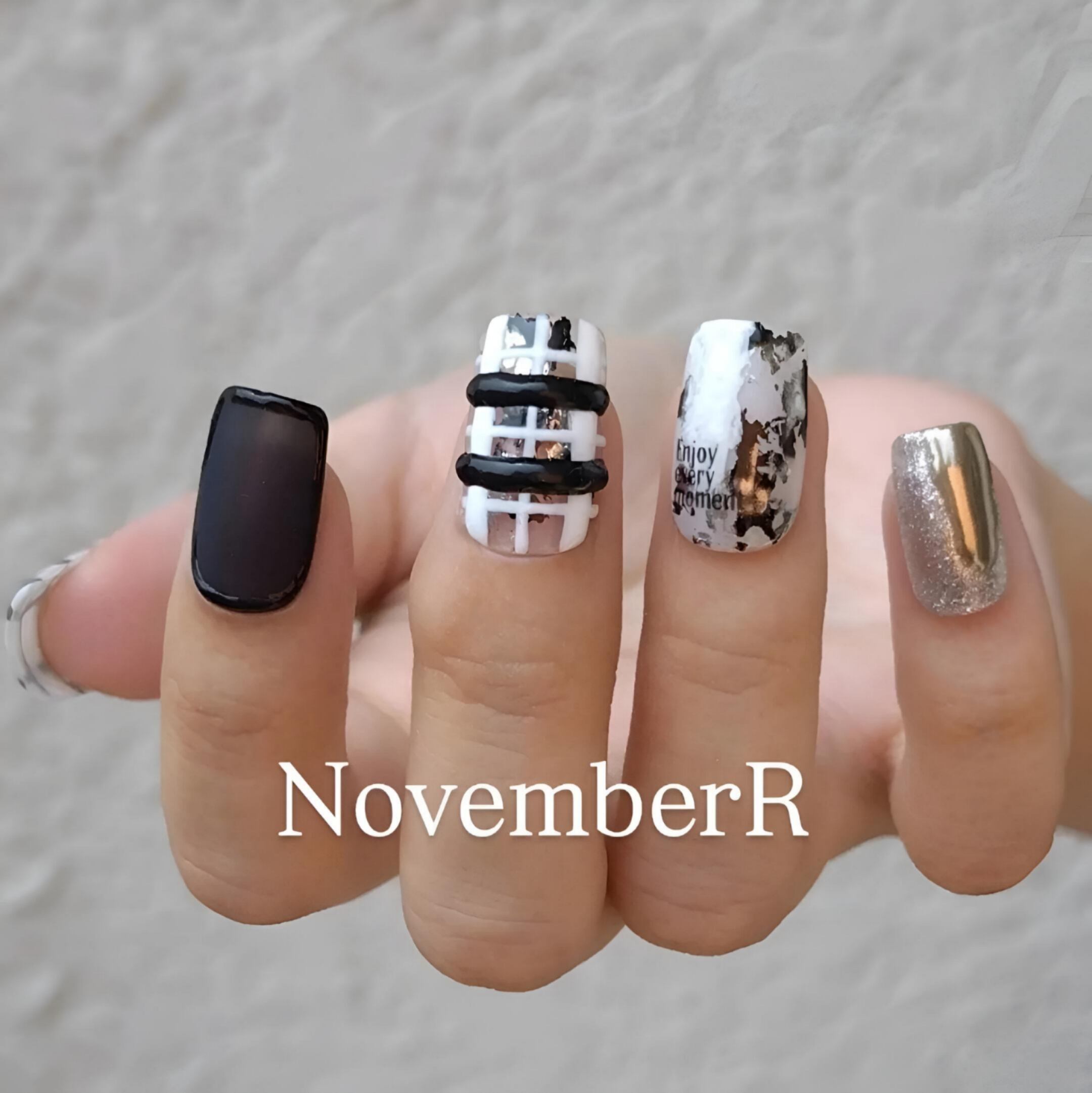 LA547☆モノクロぷっくりチェックネイルチップ | NovemberR 〰️ネイル