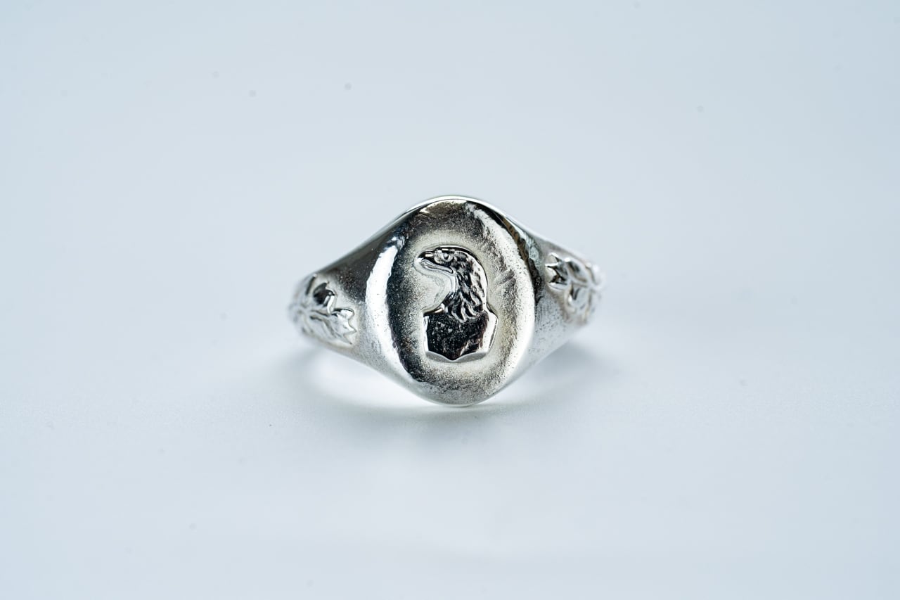 R-088 Oval signet ring olive (SV Eagle) | WAKAN SILVER SMITH