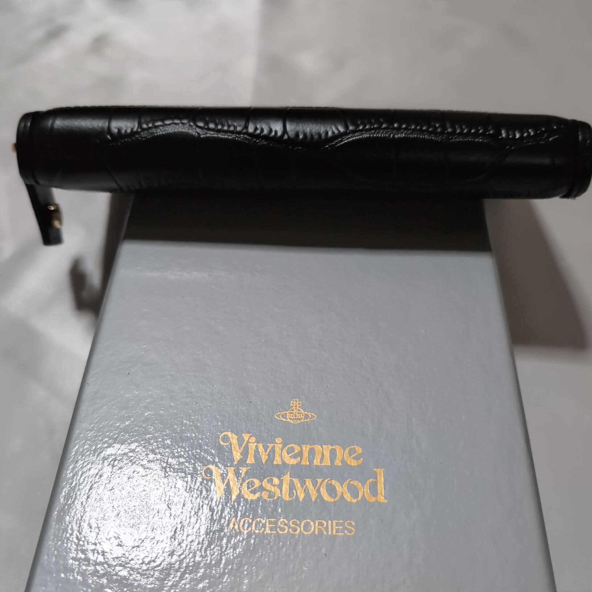 ヴィヴィアンウエストウッド ラウンドファスナー長財布 クロコ型押し