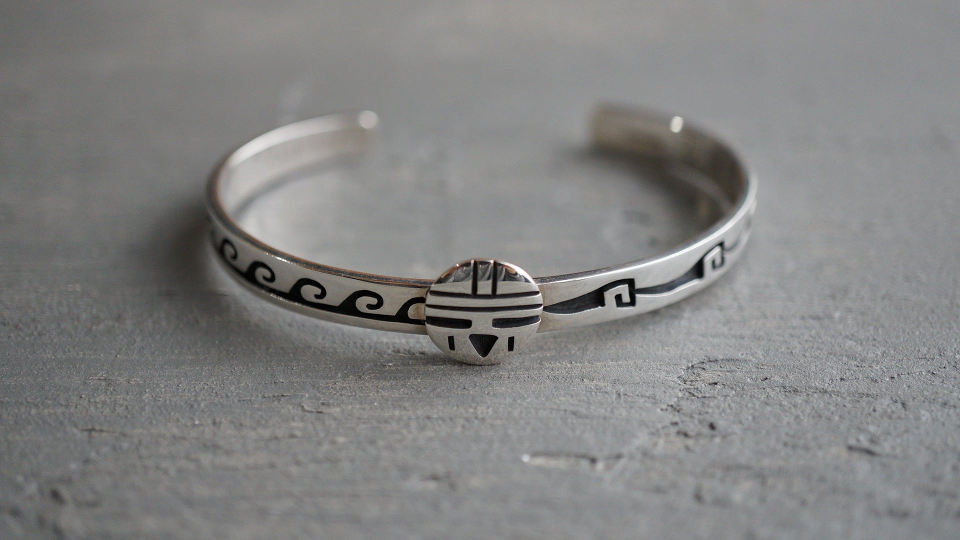 ホピ族 サンフェイス バングル | LOLMA