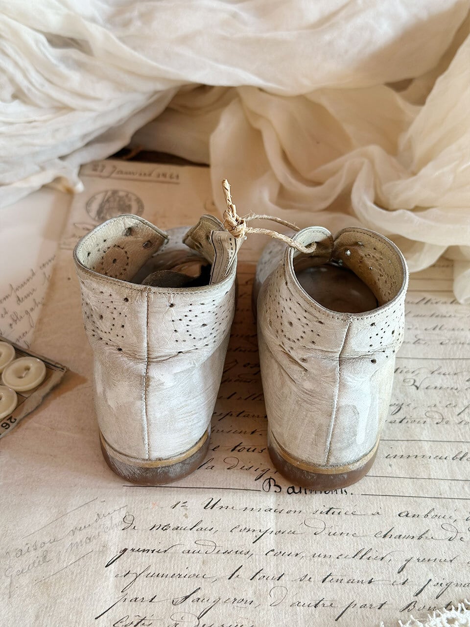 ベビーシューズ 子供靴 ホワイトペイント | Brocante de La Cocotte