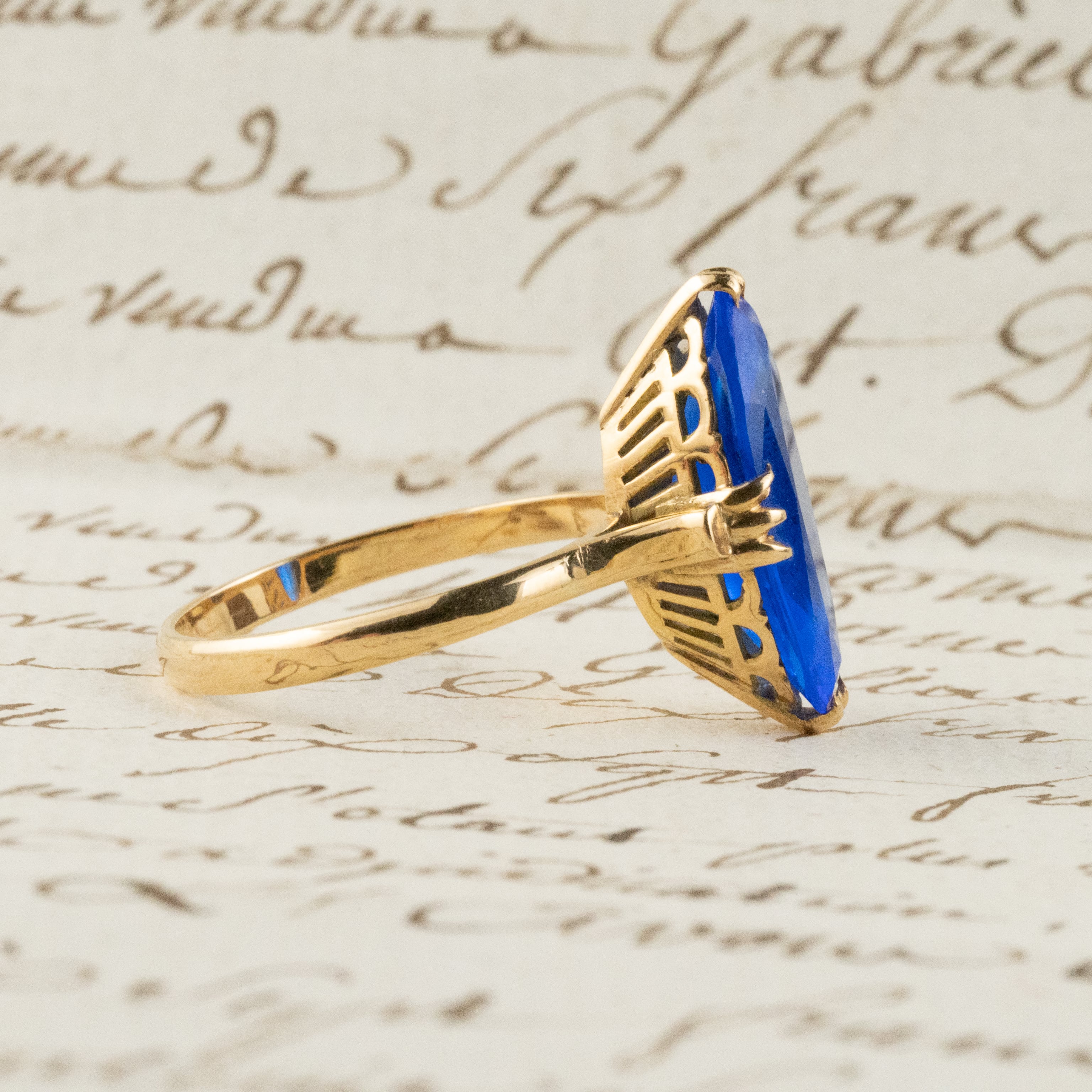 K18 昭和レトロ 青石リング 気品あふれるロイヤルブルー 王冠透かし