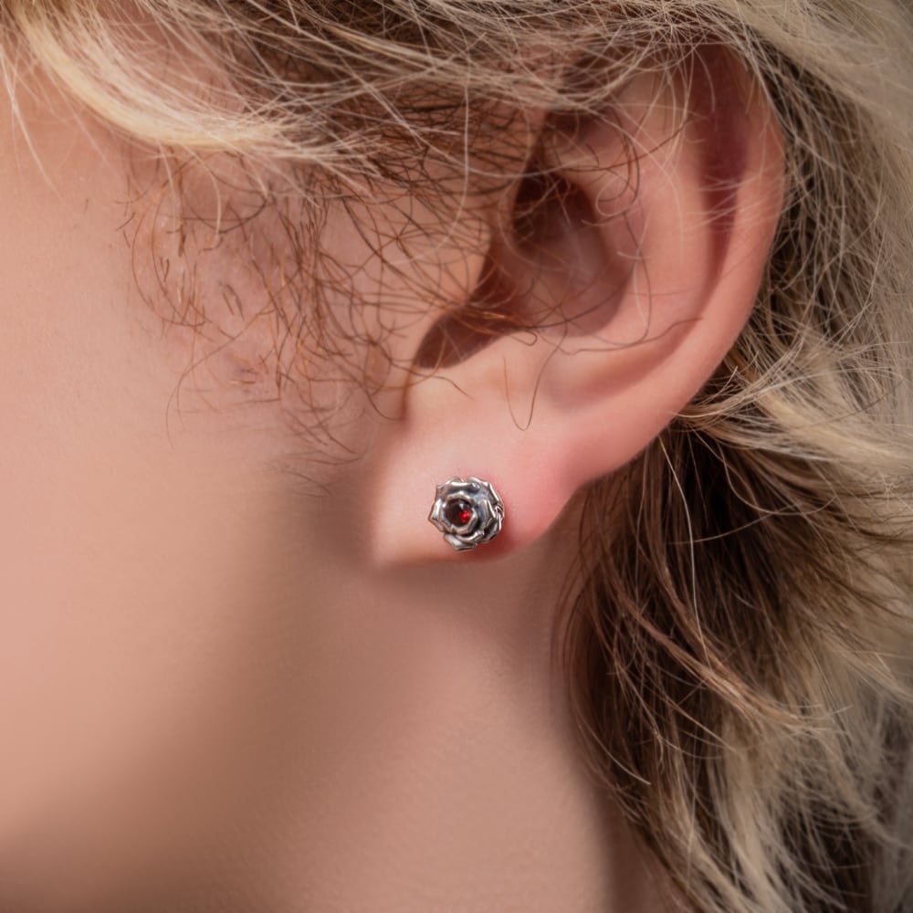 クリムゾンローズスタッド シルバーピアス 片耳用 AKE0078 Crimson