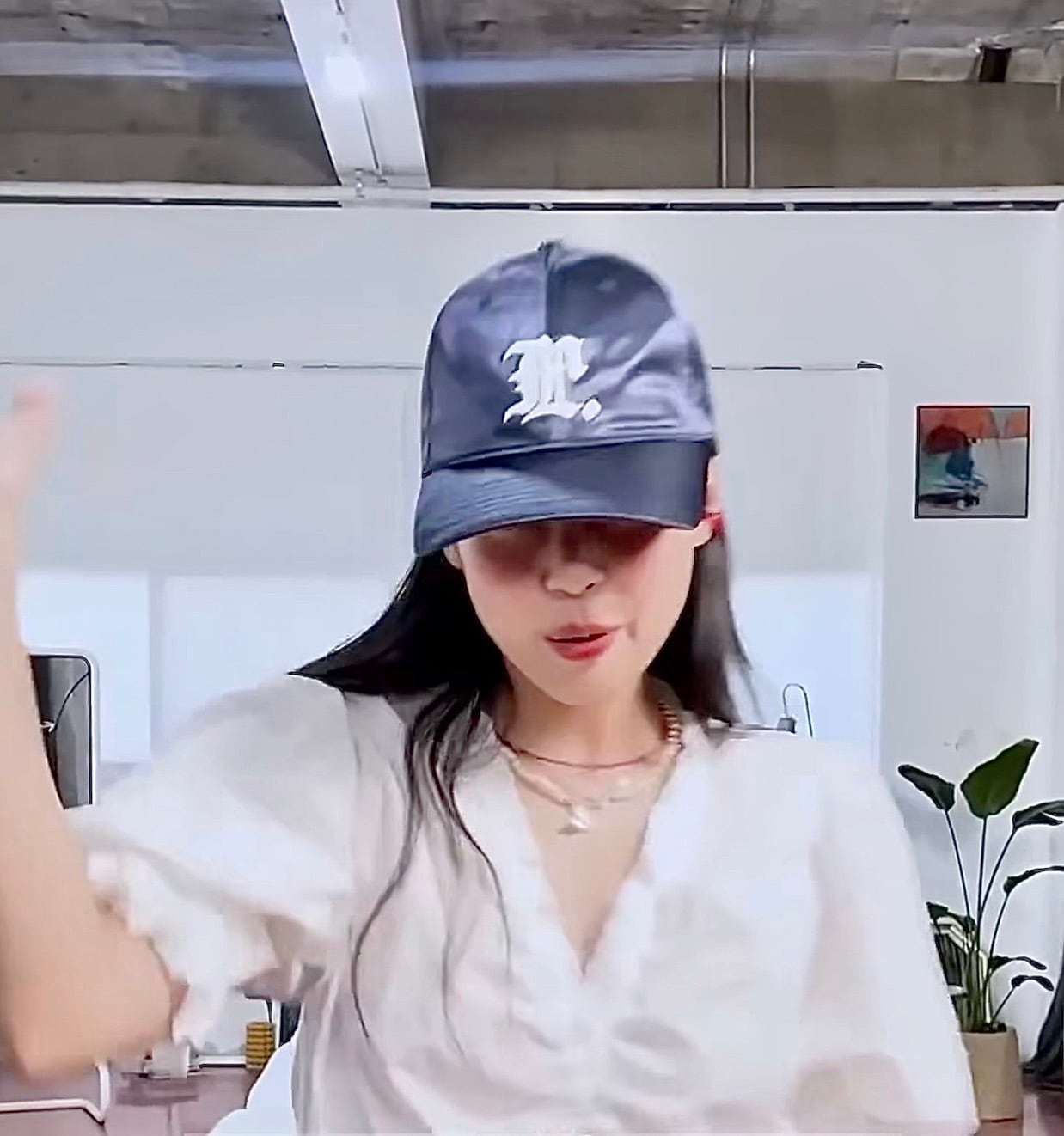 ☆BLACKPINK ジェニー 着用！！【LMC】GOTHIC SATIN 6PANEL CAP