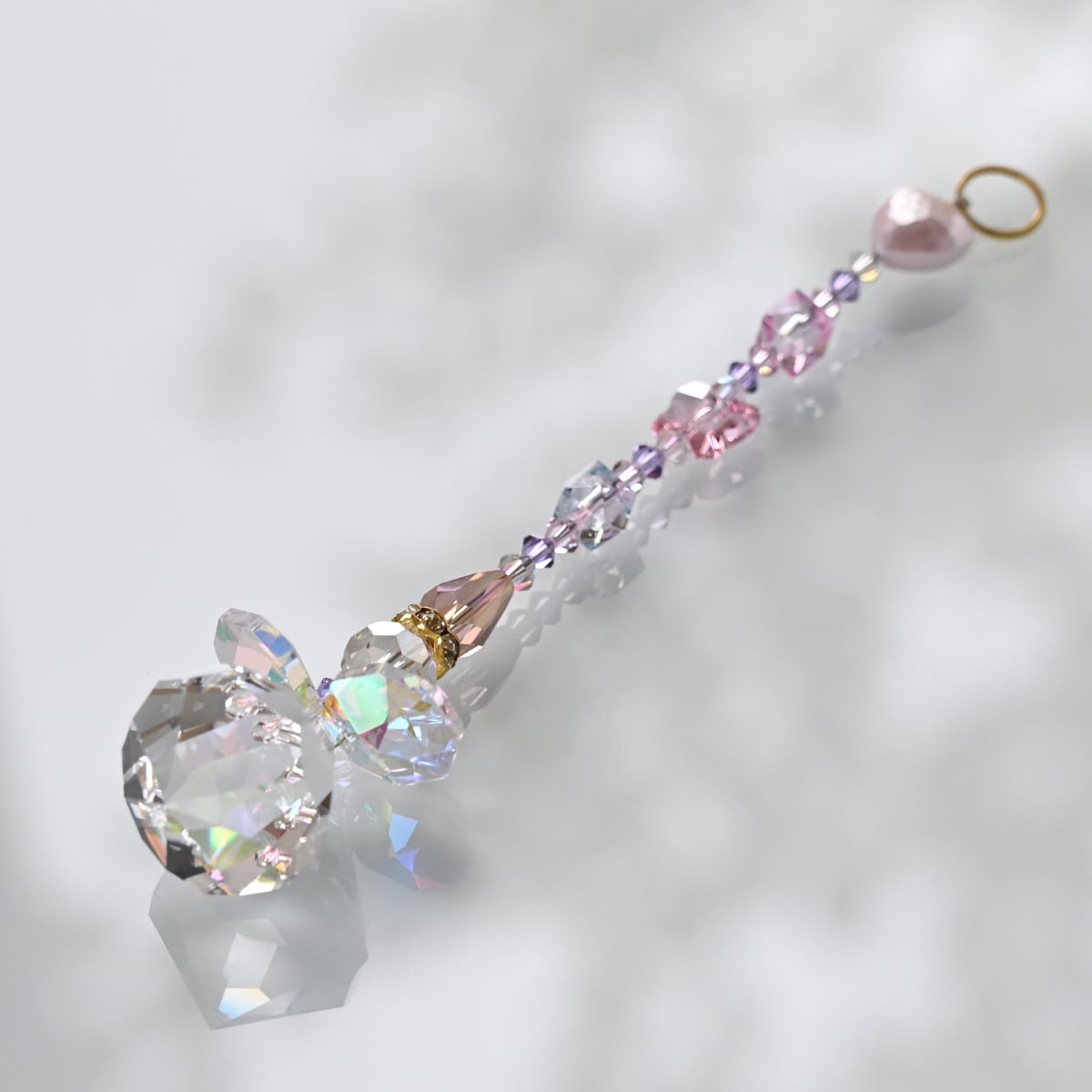 ピンク系】天使のサンキャッチャー＊蝶モチーフ／癒しと安らぎ