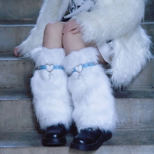 ライトブルーラインハートオーナメントクロスもふもふホワイトレッグ