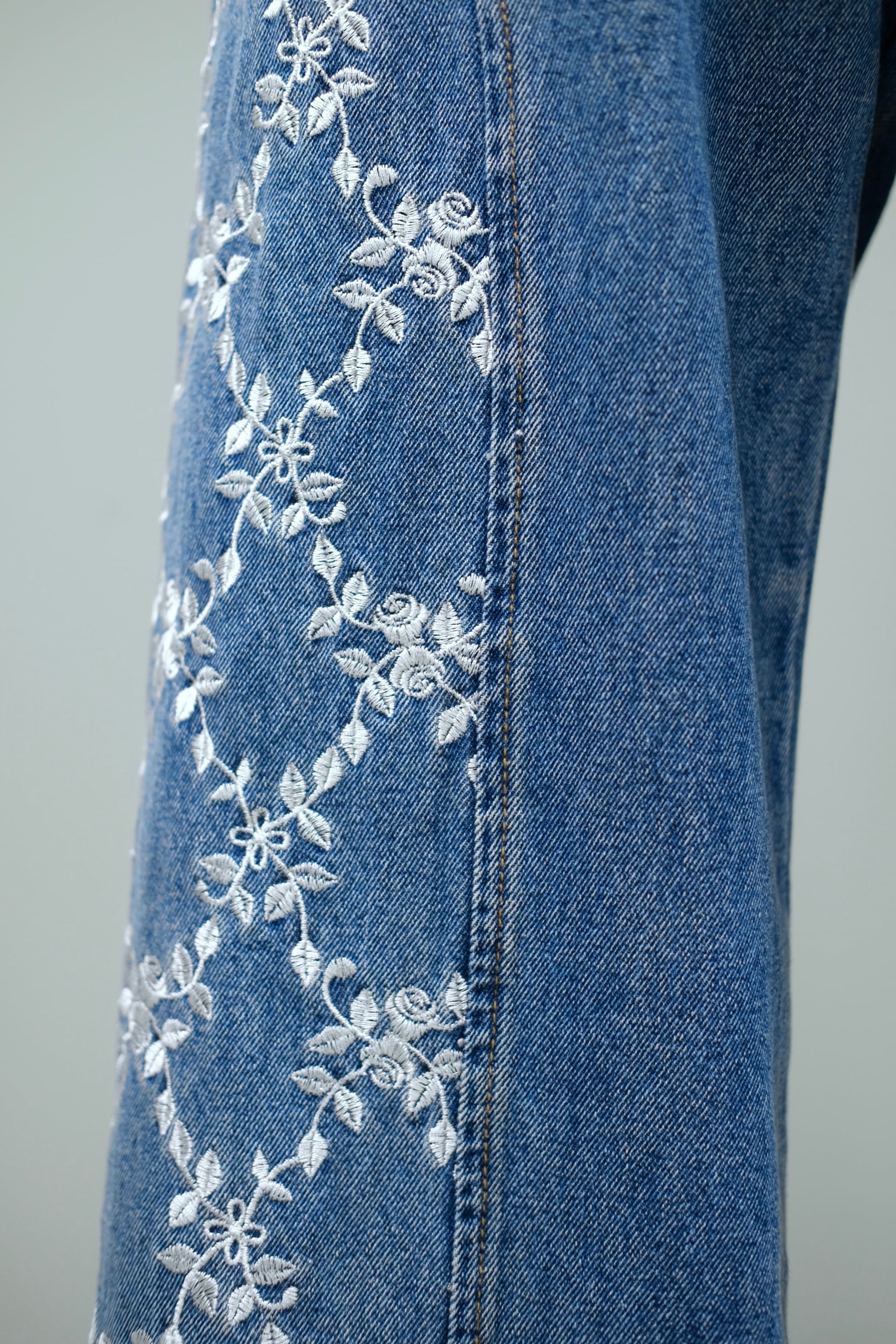FETICO】FLOWER EMBROIDERED WIDE JEANS - indigo - | loop