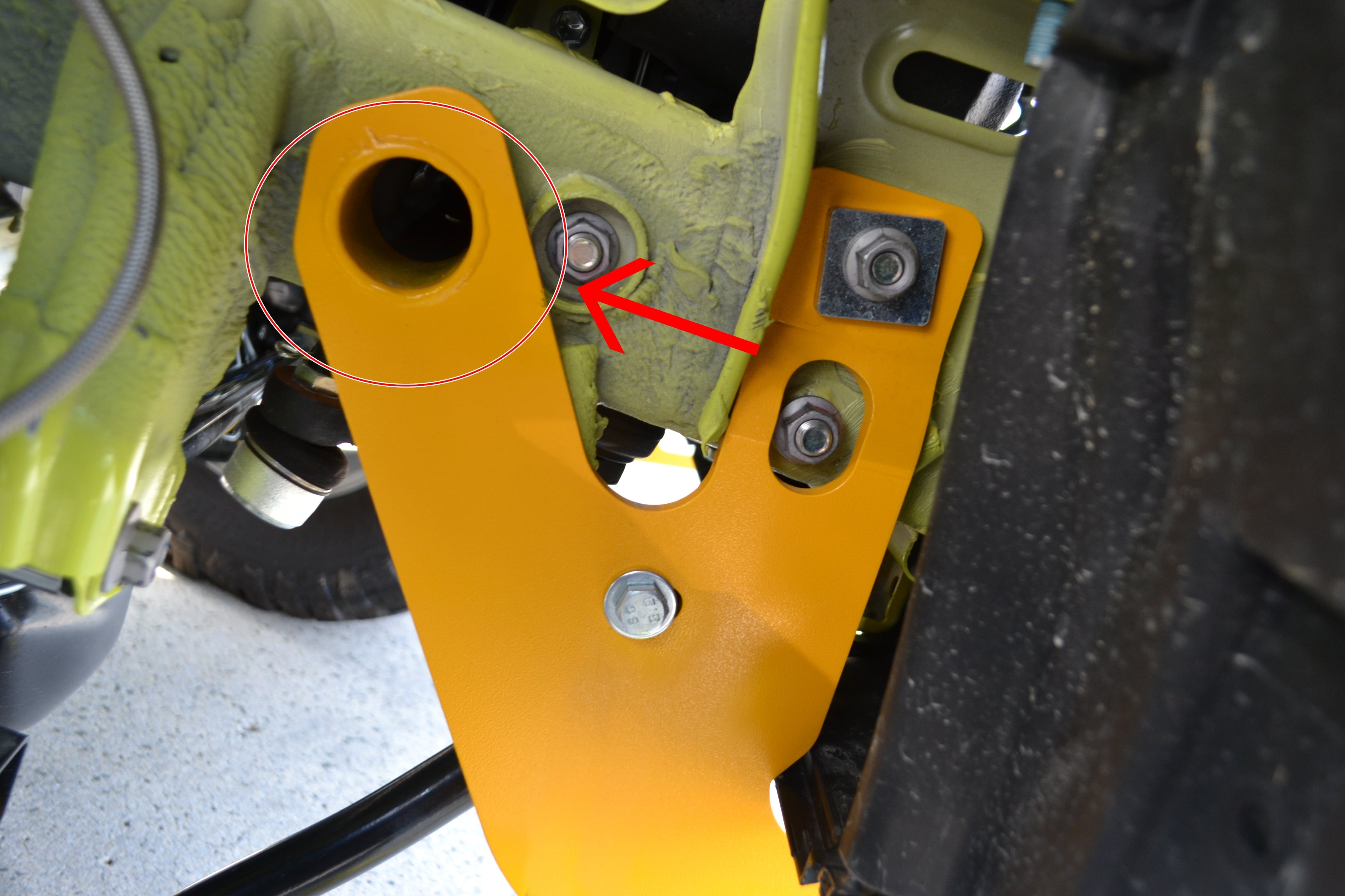 牽引フック フロント右（運転席側）JB64ジムニー/JB74ジムニーシエラ