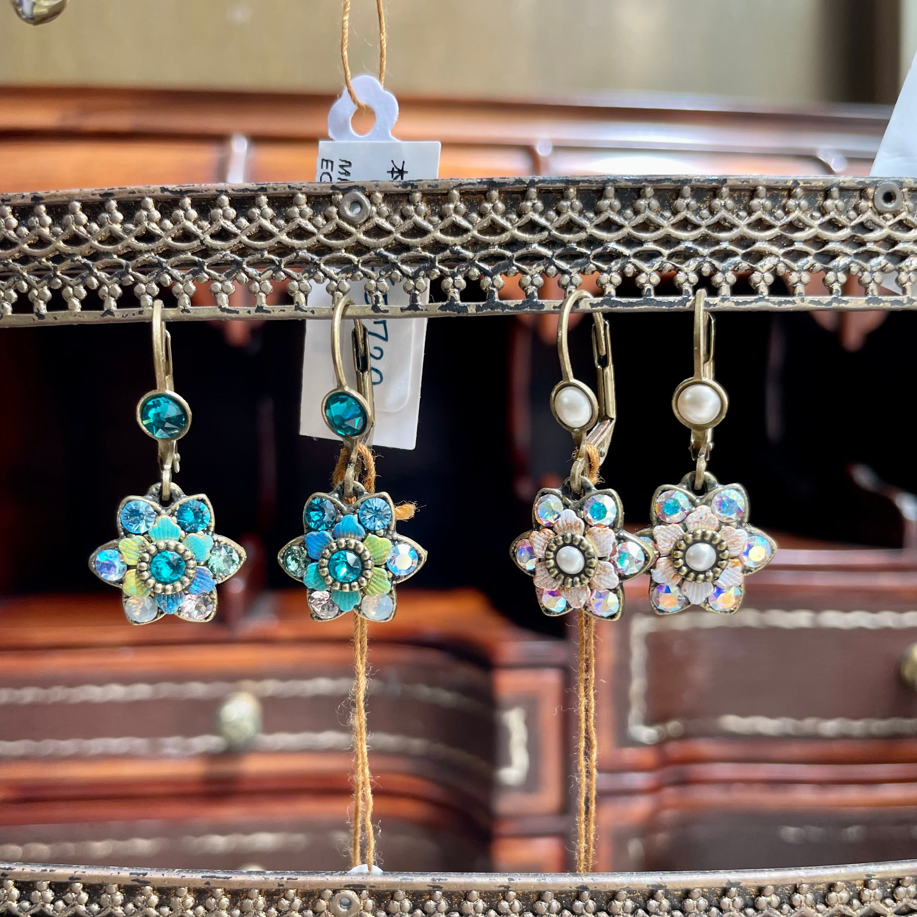 ミハエルネグリンフラワーモチーフクリップイヤリング