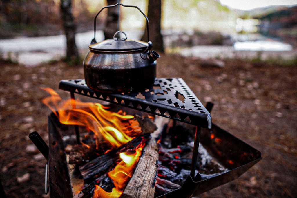 サイドテーブルから五徳にもなる⁉】サンゾクマウンテンのデルタスが超
