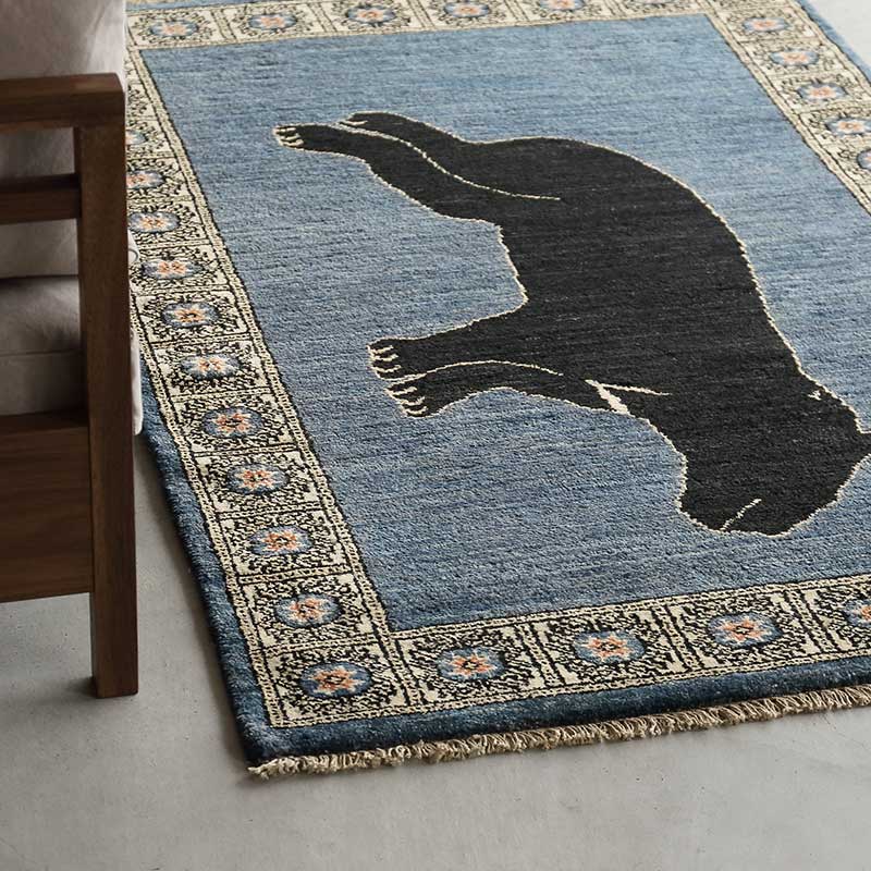 古典柄を再現したアニマルラグ [ブラック ベア×ブルー] / MC530A
