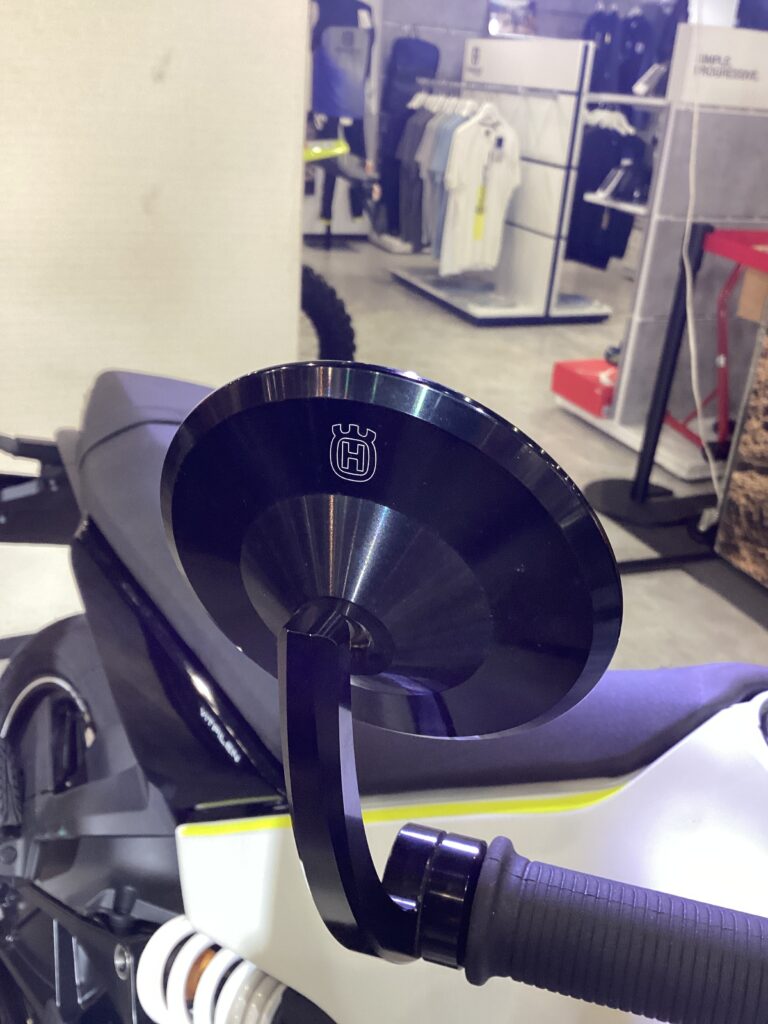 スヴァルトピレン/ヴィットピレン2024年モデル カスタム紹介 | バイク