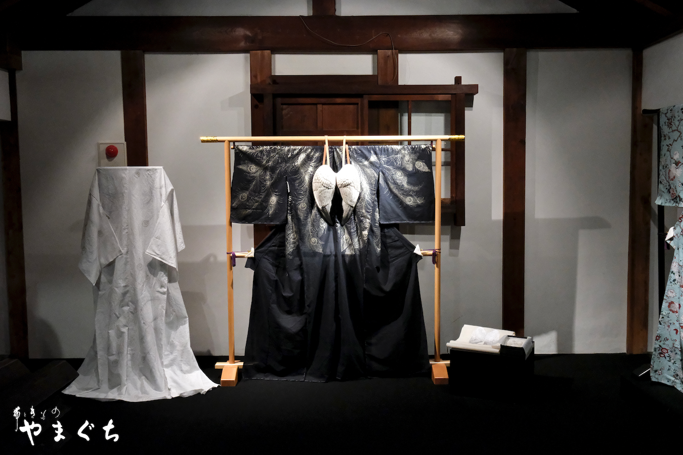 誉田屋 十代目山口源兵衛 絵羽浴衣 白孔雀 | 帯ときもの やまぐち 洗練