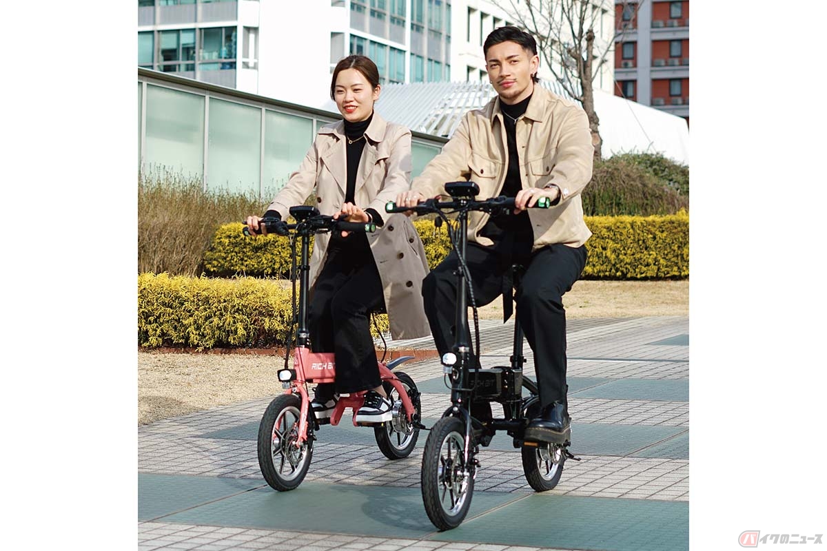 折りたためばA4紙3～4枚程度のコンパクトさ Acalieの新型特定小型原付