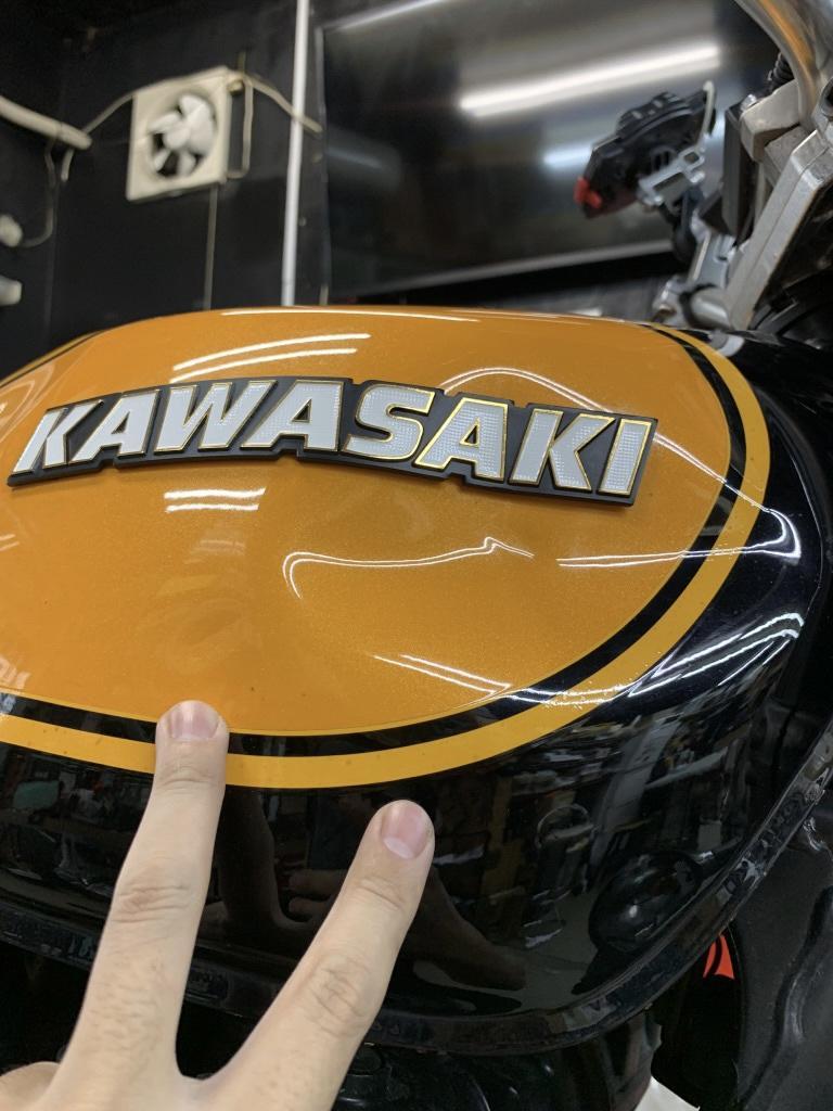事故によるビックデント。ゼファーχ 大阪府 | バイクタンク凹み修理