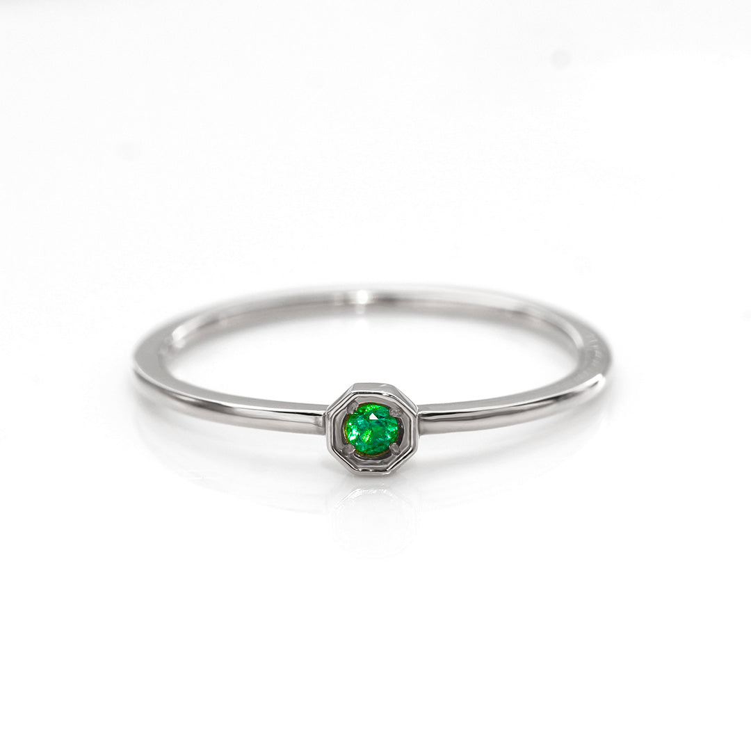 ビズー公式】エメラルド K18(18金) リング アン | 希少石カラー