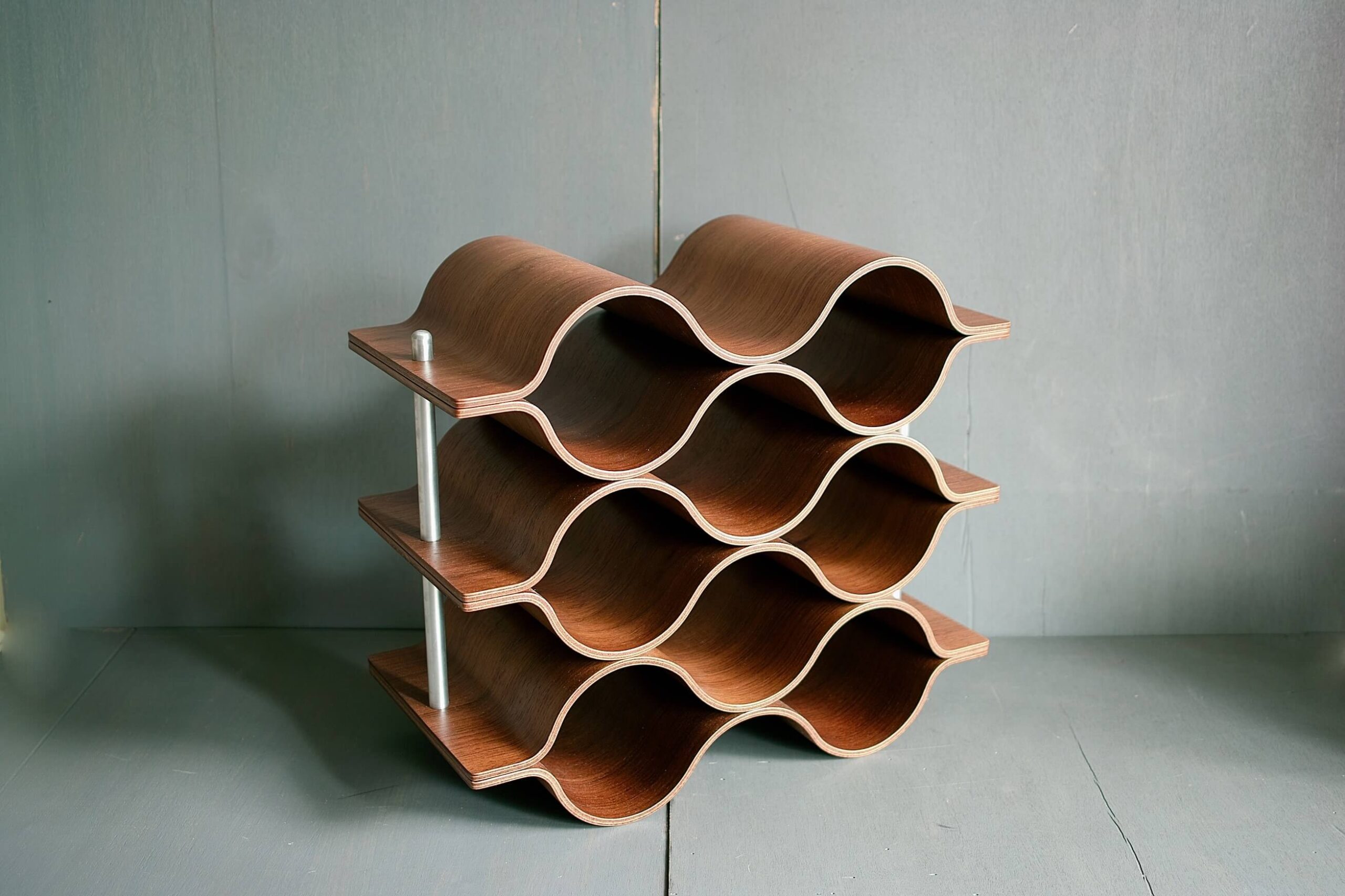 No.8928「ウォルナットプライウッドのワインラック：サイトーウッド