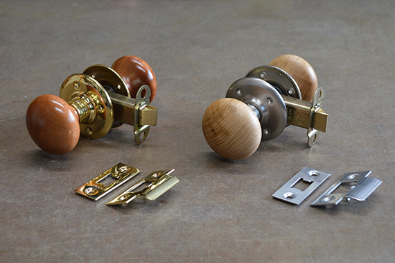 WOOD DOOR KNOB & LATCH on Metal base / BOLTS HARDWARE STORE