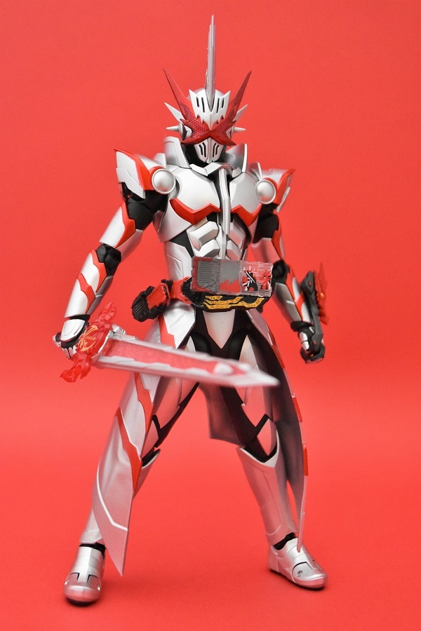 S.H.Figuarts 仮面ライダーセイバー ドラゴニックナイト | 魂の玩具箱