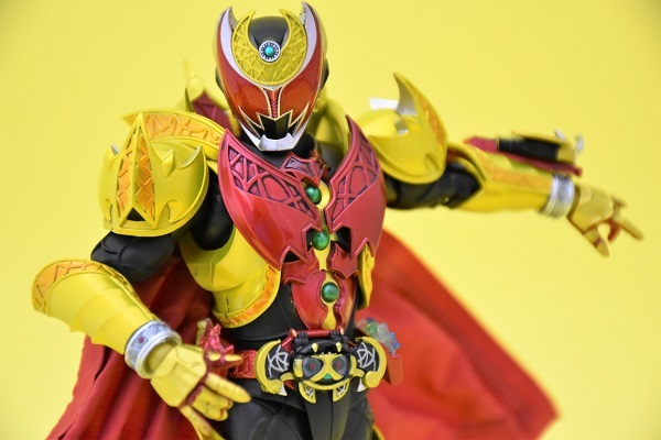 S.H.Figuarts（真骨彫製法） 仮面ライダーキバ エンペラーフォーム