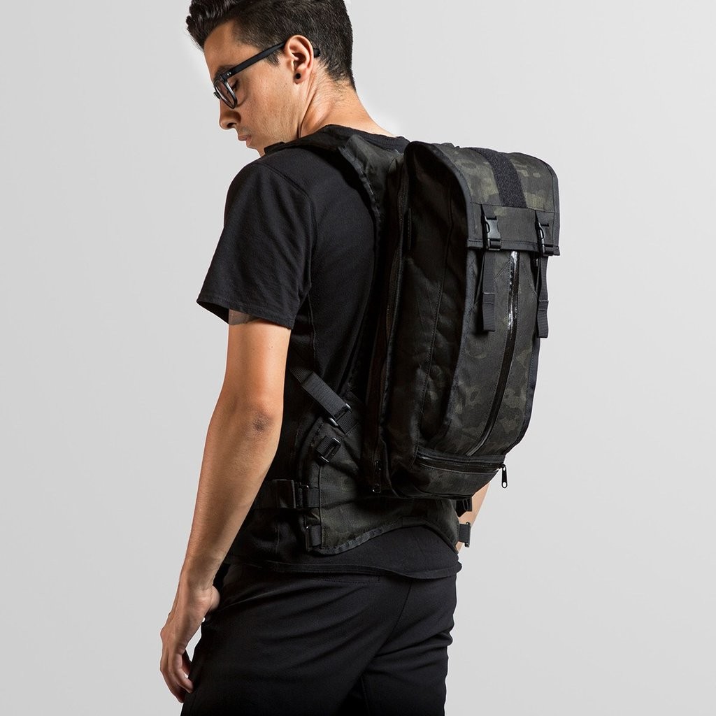 防水性に長けたX-PACを使用したマルチアクティブデイパック！MISSION