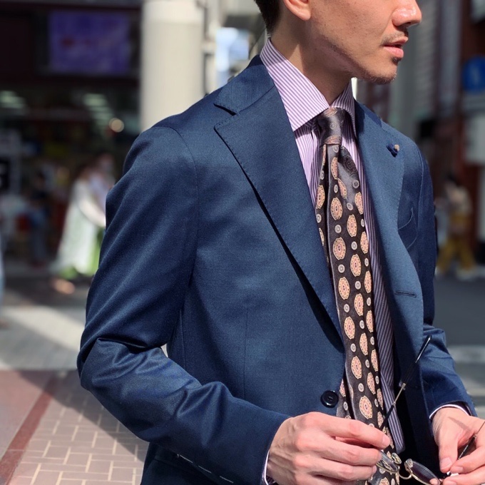 煌びやかで着映えする一着”LARDINI 4シーズンストレッチソラーロスーツ