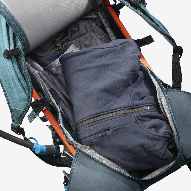 ユニークなデザインで街使いでもクールに担げるスノーリュック