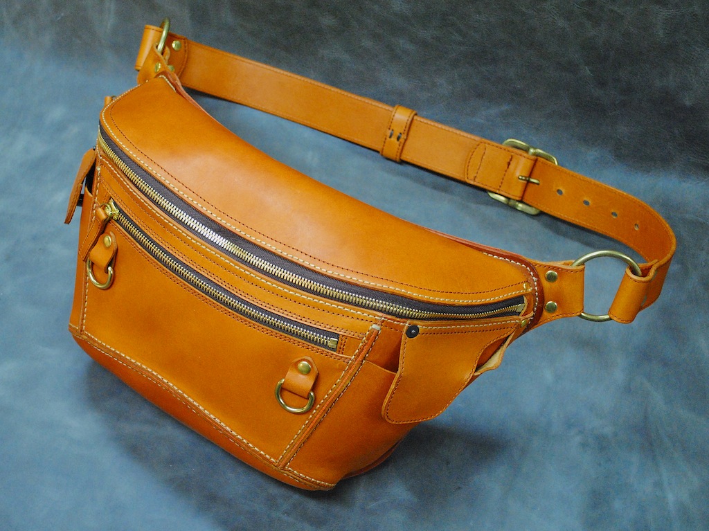 ボディバッグ オイルレザー - レザーバッグ・ヒップバッグ GAHO:我歩