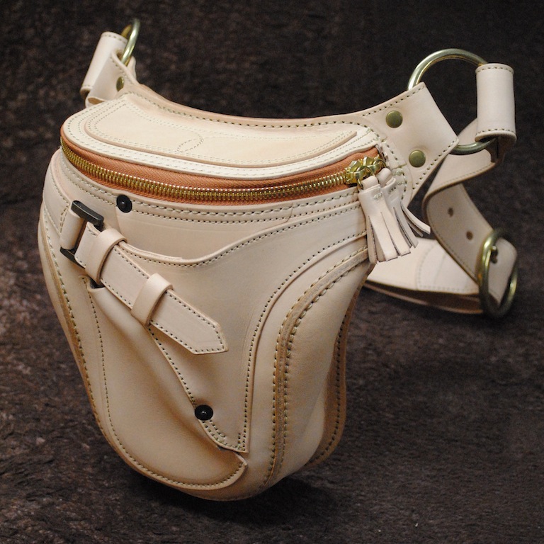 ヒップバッグ TYPE B ヌメ革ナチュラル - レザーバッグ・ヒップバッグ