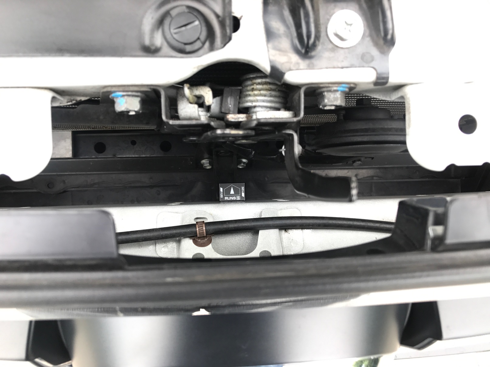 SEV RUNS S位置調整とフロントグリル上部分解清掃。 | しま☆りん.blog